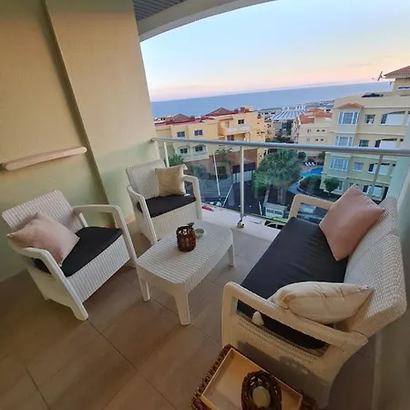 Sunny Ocean View - Pool, Fibre Net Apartment *