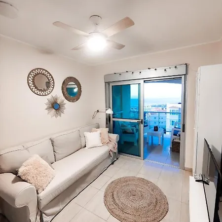 Sunny Ocean View - Pool, Fibre Net Apartment