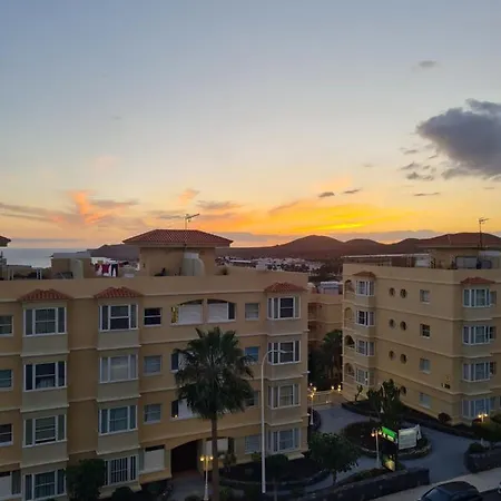 Sunny Ocean View - Pool, Fibre Net Apartment *