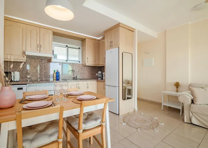 Sunny Ocean View - Pool, Fibre Net Apartman *